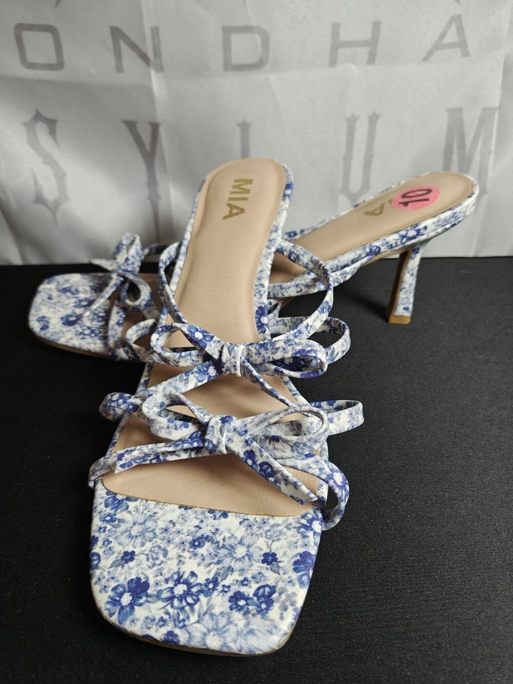 MIA Women's 10 Avera blue and white floral strappy kitten heel mules New
